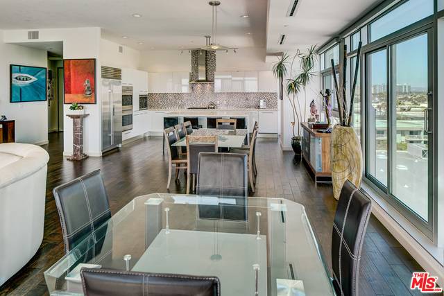 Marina Del Rey, CA 90292,3111 VIA DOLCE #704