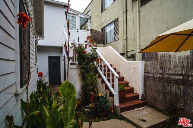 Santa Monica, CA 90403,1111 12TH ST
