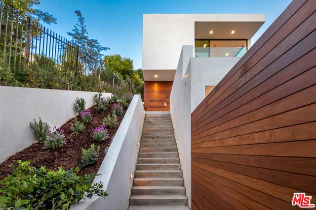 Pacific Palisades, CA 90272,1330 Monument ST