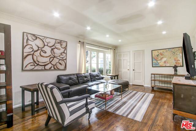 Sherman Oaks, CA 91403,15238 DICKENS ST