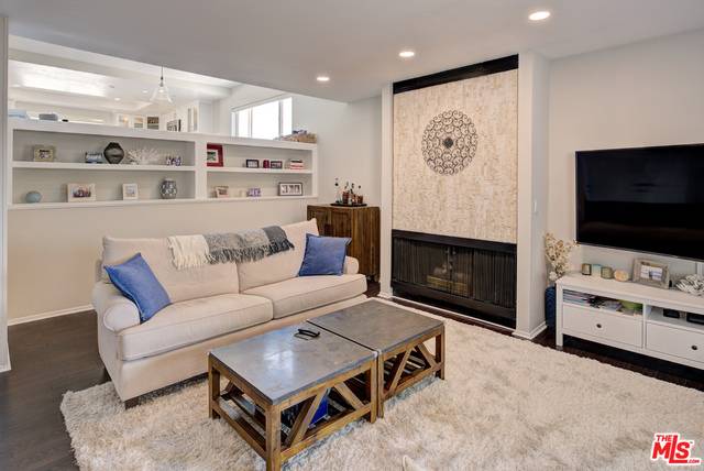 Marina Del Rey, CA 90292,13206 FIJI WAY #M