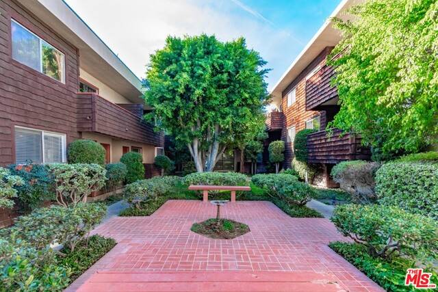 Encino, CA 91316,5400 NEWCASTLE AVE #13