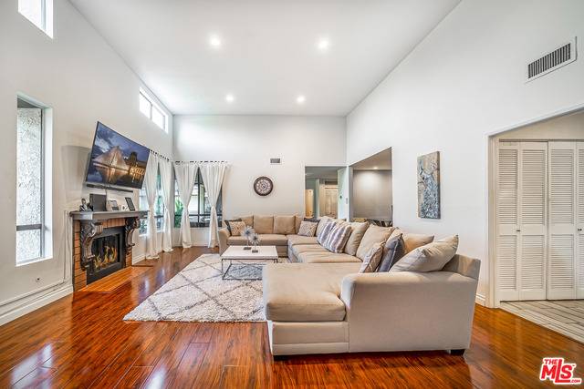 Sherman Oaks, CA 91423,4822 Van Noord AVE #15