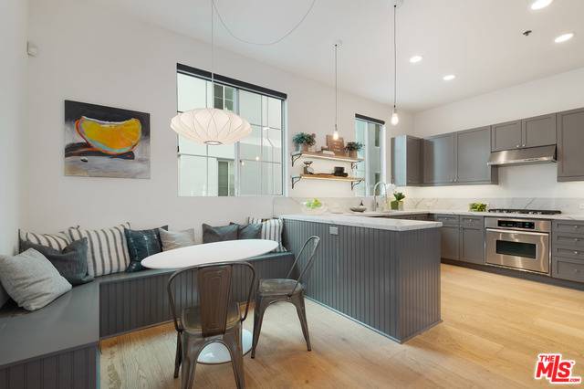 Playa Vista, CA 90094,5300 PLAYA VISTA DR #19