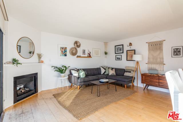 Santa Monica, CA 90405,909 GRANT ST #3