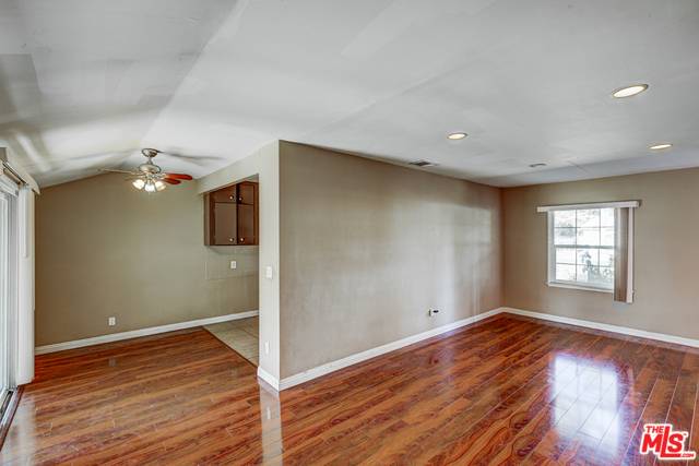 Van Nuys, CA 91406,17440 SATICOY ST