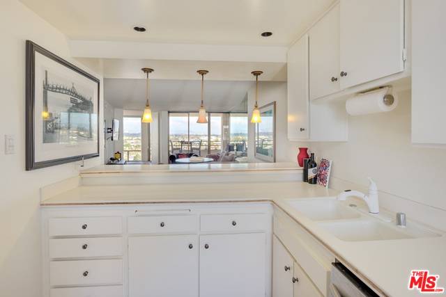 Marina Del Rey, CA 90292,4337 Marina City DR #943
