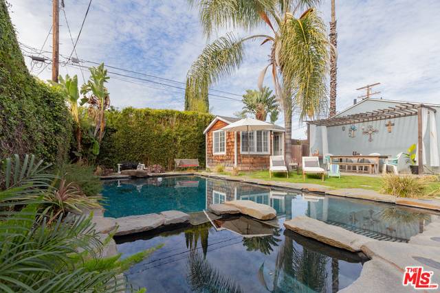 Van Nuys, CA 91411,6255 PEACH AVE