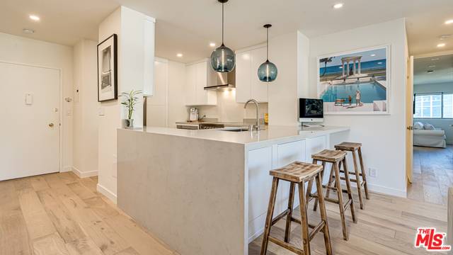 West Hollywood, CA 90069,999 N DOHENY DR #1003