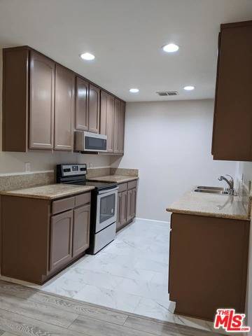 Diamond Bar, CA 91765,23617 GOLDEN SPRINGS DR #17K
