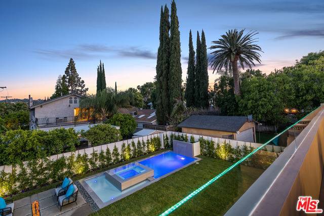 Sherman Oaks, CA 91403,15202 HARTSOOK ST