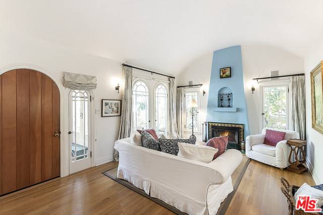 Santa Monica, CA 90402,326 9TH ST