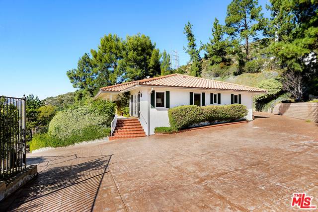 La Canada Flintridge, CA 91011,906 BIG BRIAR WAY