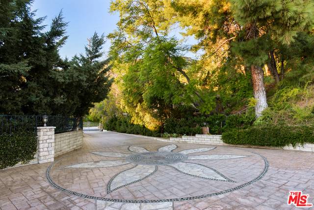 La Canada Flintridge, CA 91011,906 BIG BRIAR WAY