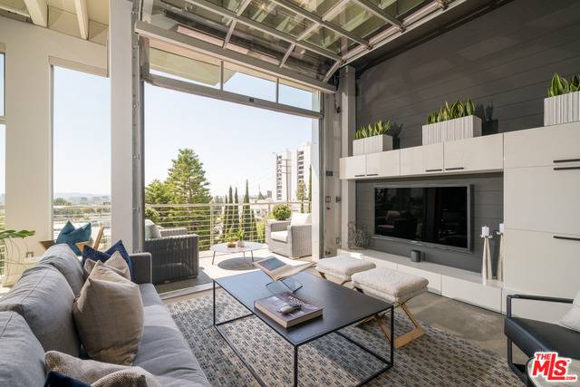 West Hollywood, CA 90069,1152 N LA CIENEGA #301