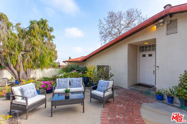 Pacific Palisades, CA 90272,15200 MC KENDREE AVE