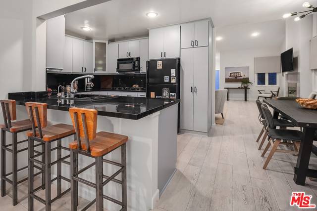 Santa Monica, CA 90405,1123 OZONE AVE