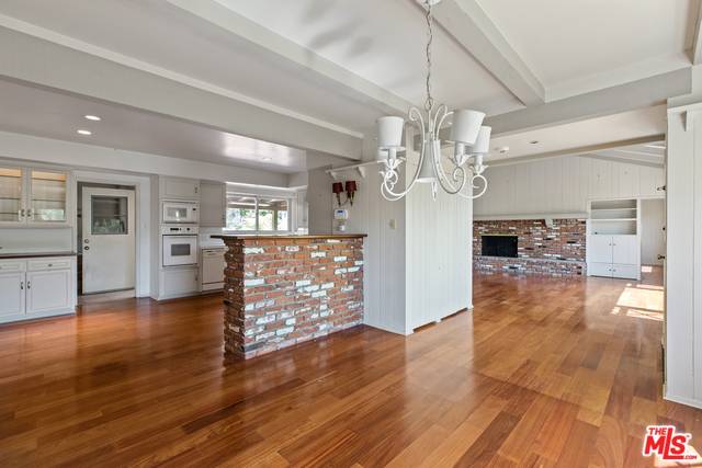 Pacific Palisades, CA 90272,17615 TRAMONTO DR