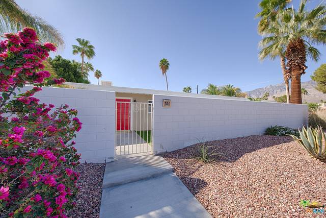 Palm Springs, CA 92264,701 DESERT WAY