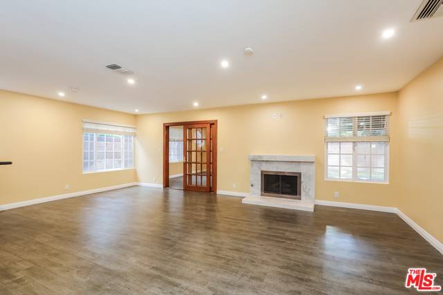 Winnetka, CA 91306,8416 KELVIN AVE