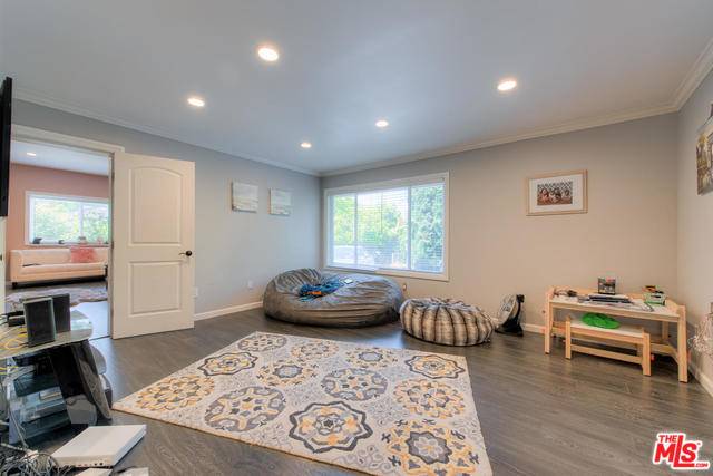 Woodland Hills, CA 91364,22629 CRESPI ST