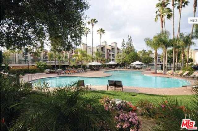 Woodland Hills, CA 91367,5525 CANOGA AVE #311