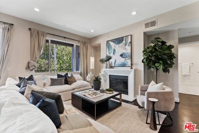 North Hollywood, CA 91601,4820 BELLFLOWER AVE #413