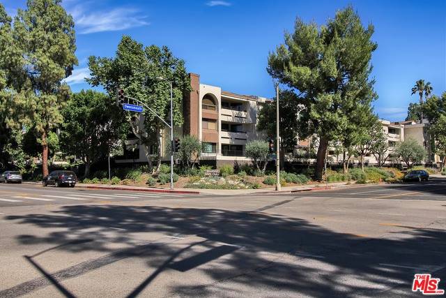 Woodland Hills, CA 91367,21650 BURBANK BLVD #210