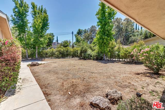 Woodland Hills, CA 91367,24371 CRESTLAWN ST