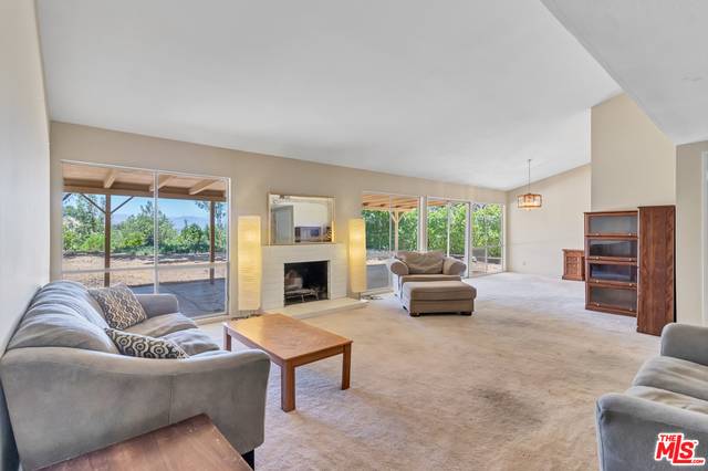 Woodland Hills, CA 91367,24371 CRESTLAWN ST