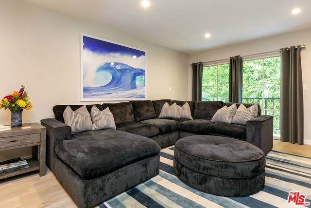 West Hollywood, CA 90069,1045 N Kings Rd #107