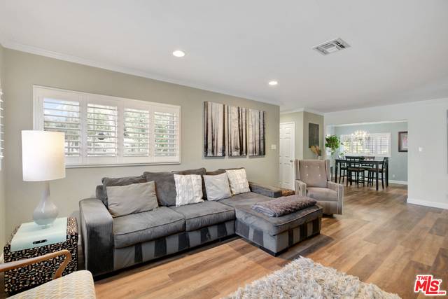 Woodland Hills, CA 91364,21306 De La Osa St