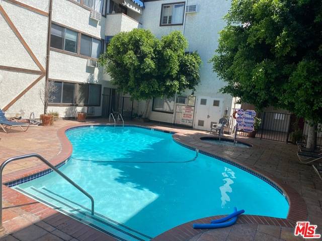 Tarzana, CA 91356,18530 Hatteras St #337