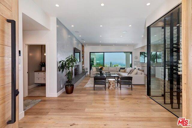 Encino, CA 91436,16441 Tudor Dr