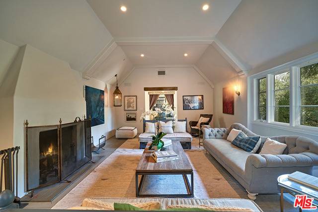 Valley Village, CA 91607,11955 Addison St