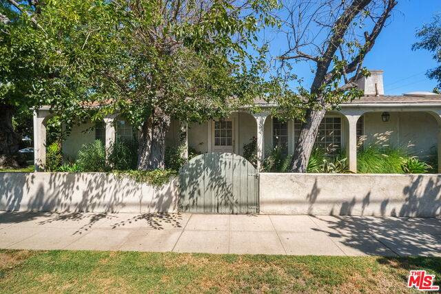 Valley Village, CA 91601,11594 Huston St