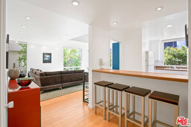 Los Angeles, CA 90067,2160 E CENTURY PARK #201N