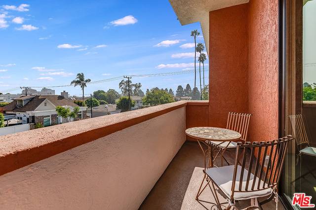 Santa Monica, CA 90403,958 18Th St #5
