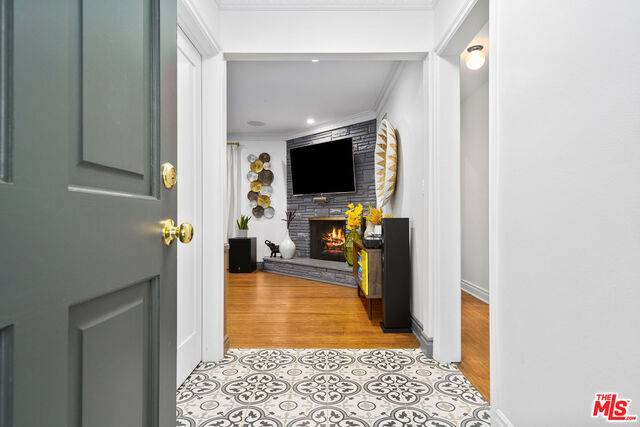 Woodland Hills, CA 91364,22024 Costanso St