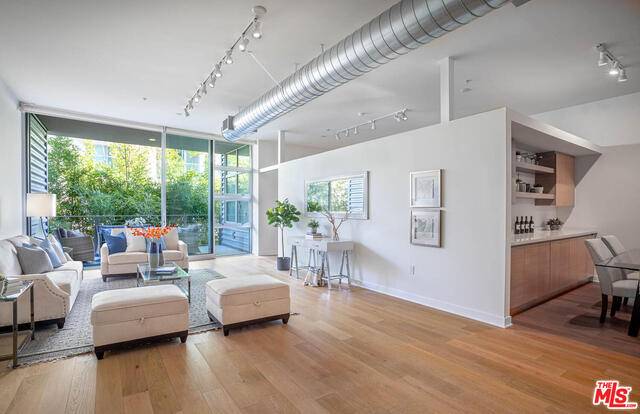 Marina Del Rey, CA 90292,4080 Glencoe Ave #215