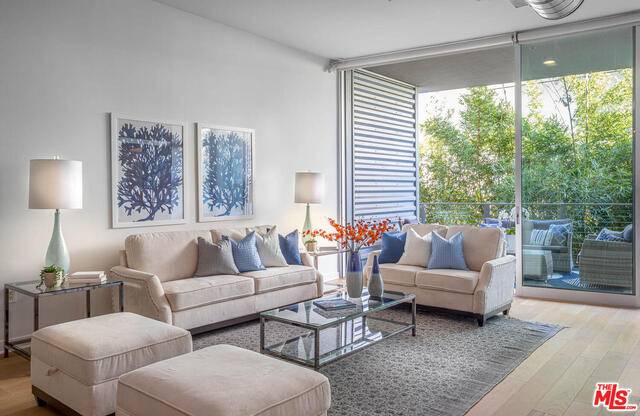 Marina Del Rey, CA 90292,4080 Glencoe Ave #215