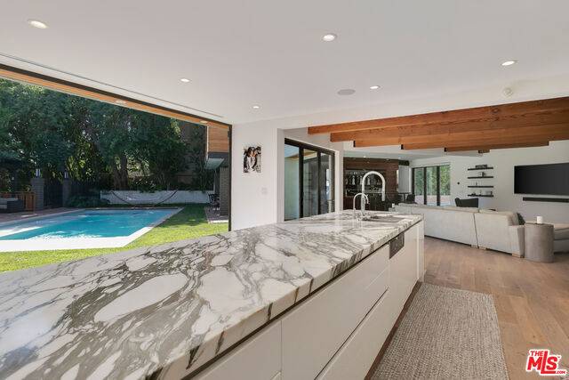 Tarzana, CA 91356,19246 Casa Pl