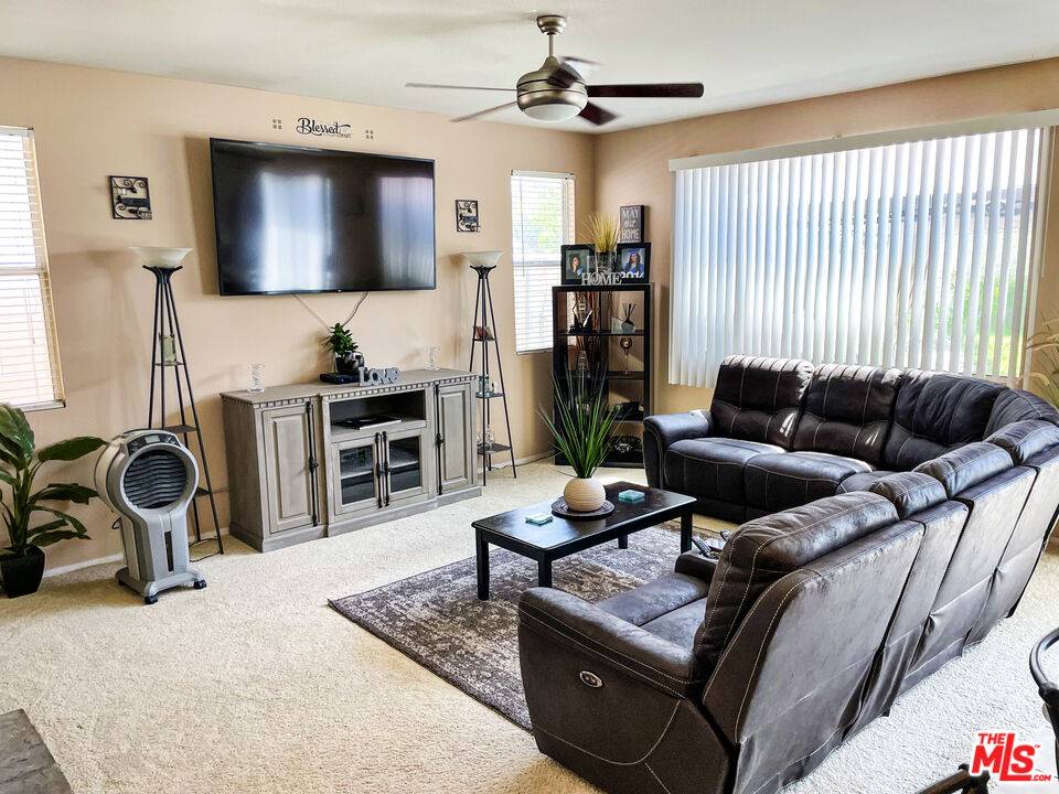 Fontana, CA 92337,11161 Daylilly St