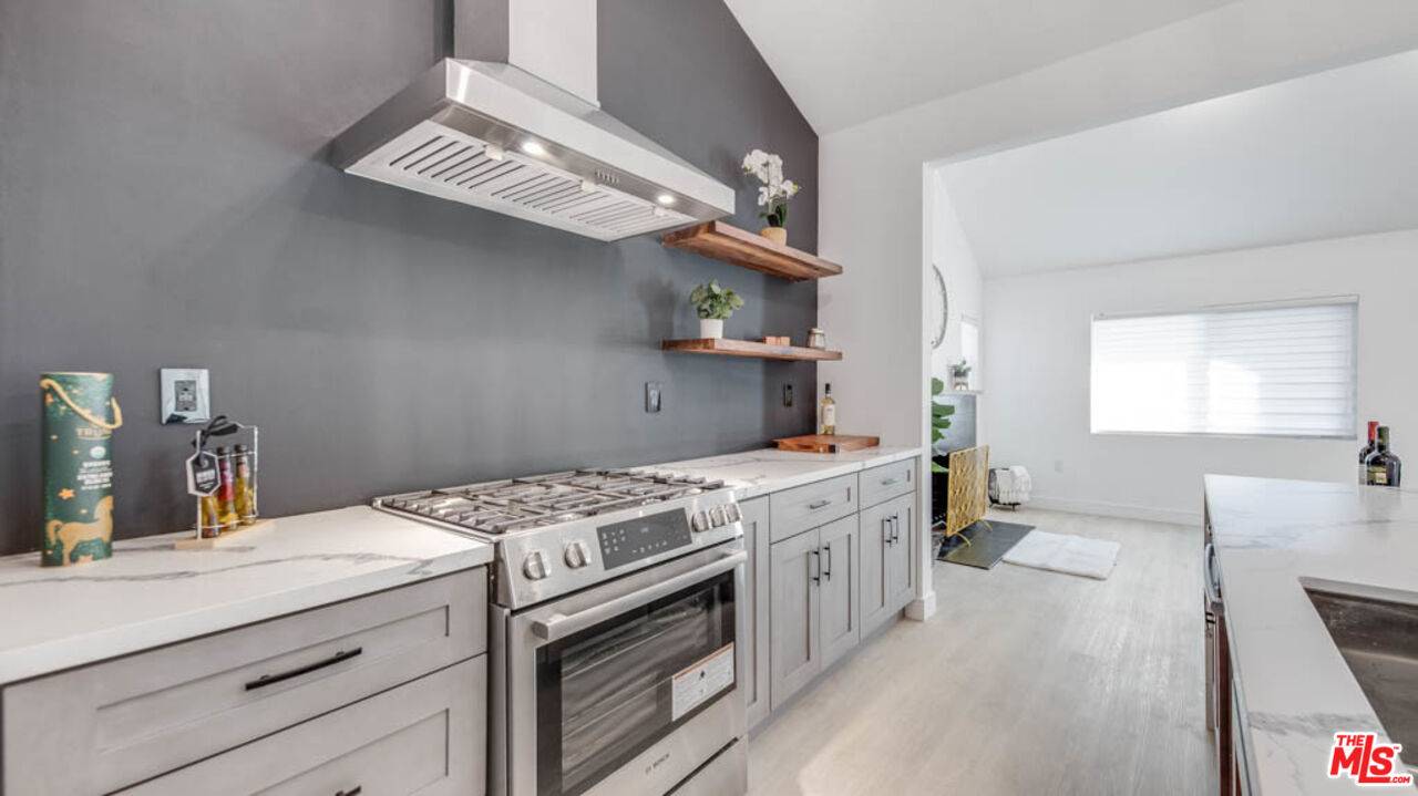 Sun Valley, CA 91352,11027 Cohasset St
