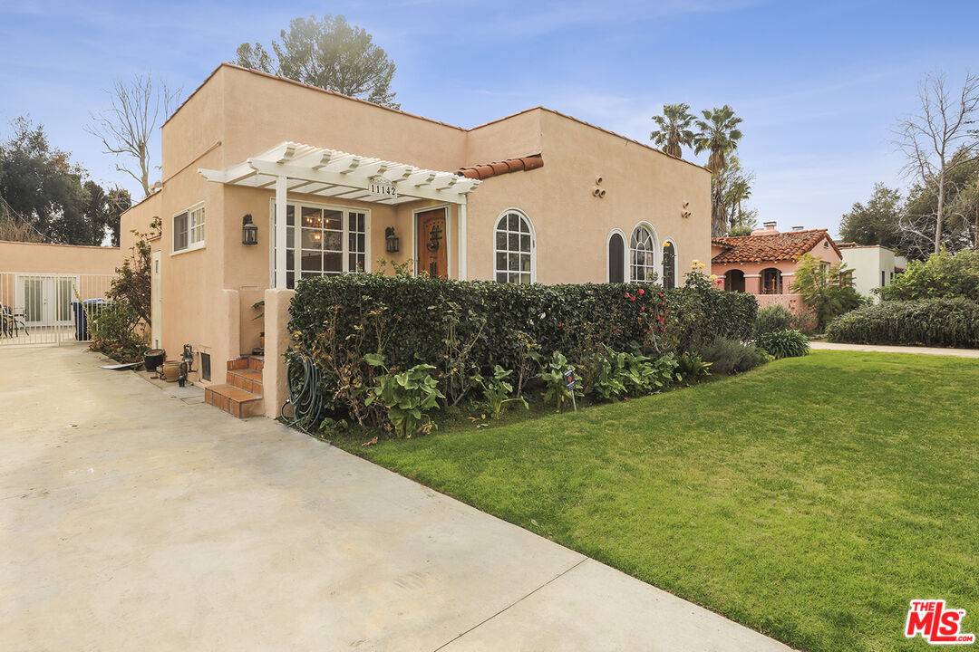 Toluca Lake, CA 91602,11142 Kling St