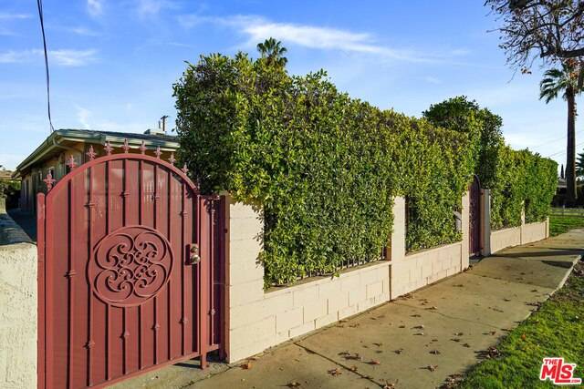 North Hollywood, CA 91605,7754 Coldwater Canyon Ave