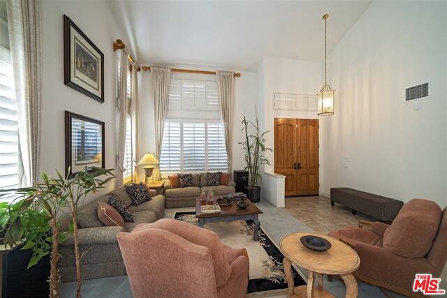 Simi Valley, CA 93065,458 Tree Hollow Ct