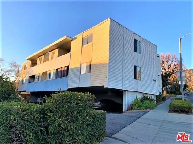 Altadena, CA 91001,2615 Lake Ave