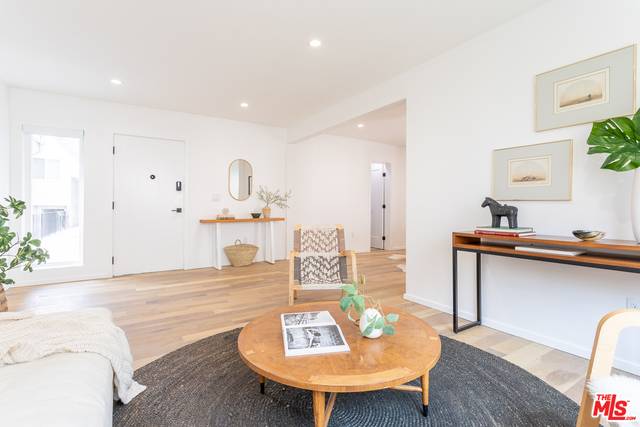 West Hollywood, CA 90048,536 N Orlando AVE #4