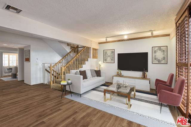 Woodland Hills, CA 91367,24410 Victory Blvd #4